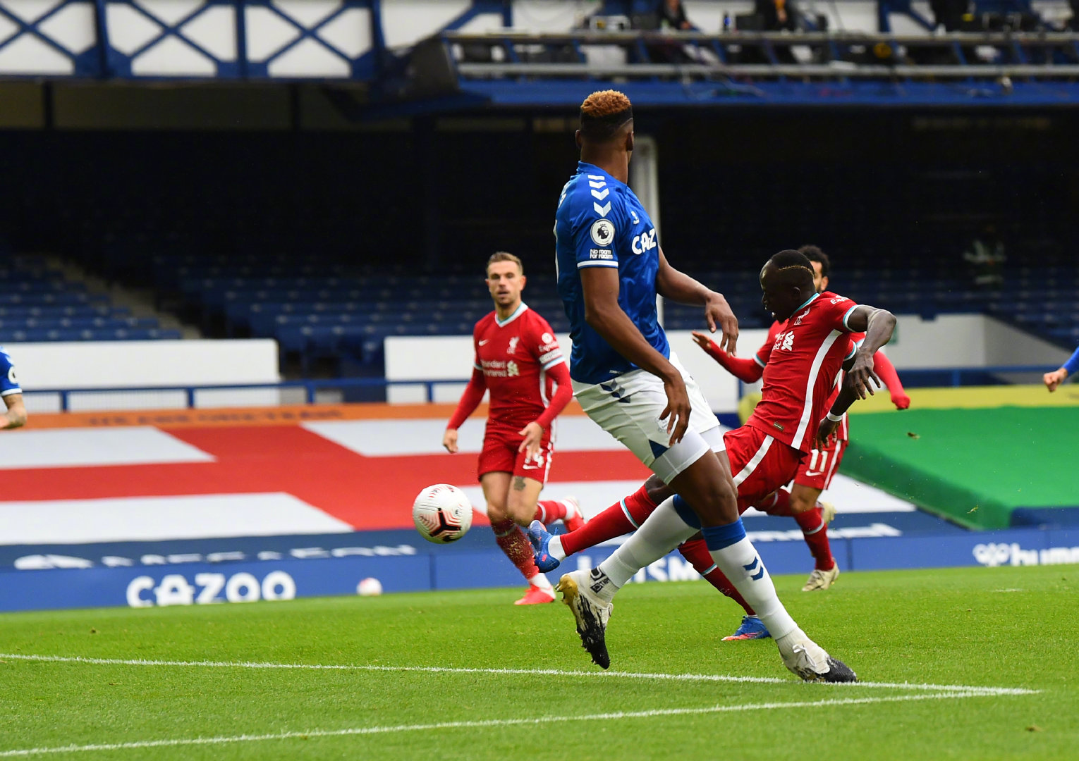 员在防守端 员在防守端